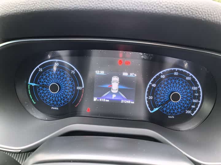 Фото 10 - Hongqi E-QM5