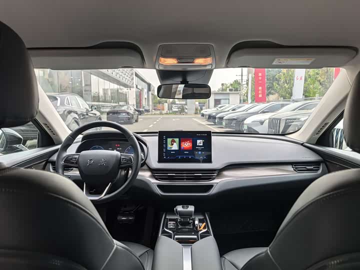 Фото 14 - Hongqi E-QM5