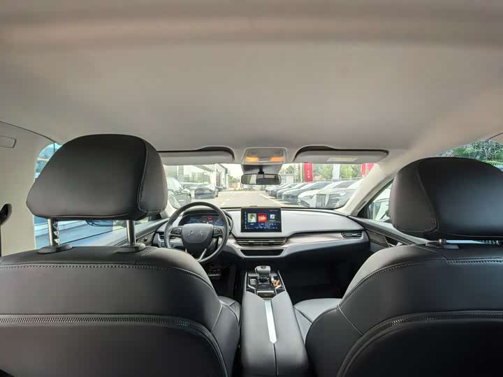 Фото 15 - Hongqi E-QM5