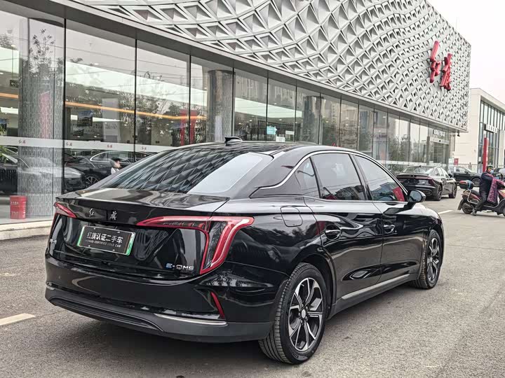 Фото 5 - Hongqi E-QM5