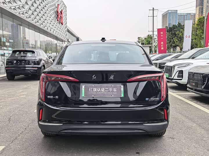 Фото 6 - Hongqi E-QM5