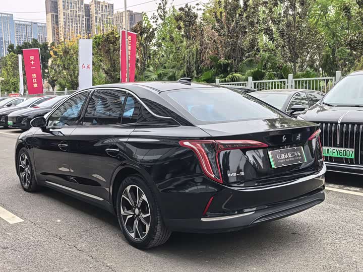 Фото 7 - Hongqi E-QM5