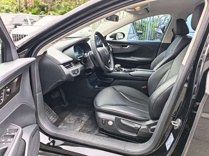 Фото 8 - Hongqi E-QM5