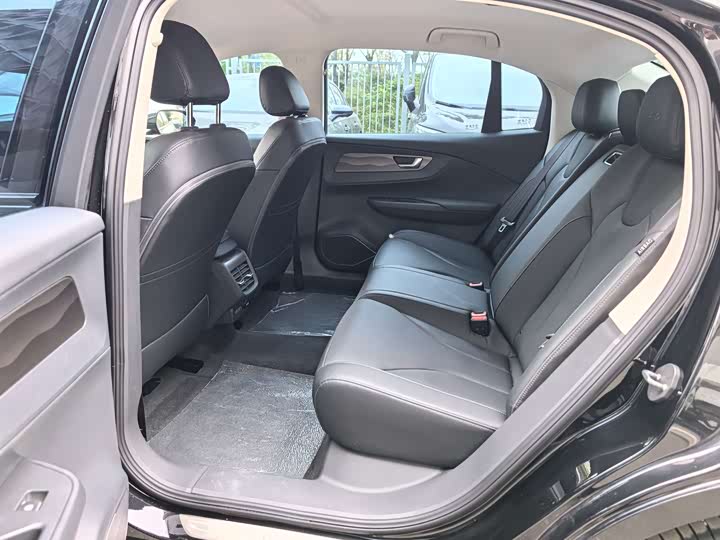 Фото 9 - Hongqi E-QM5