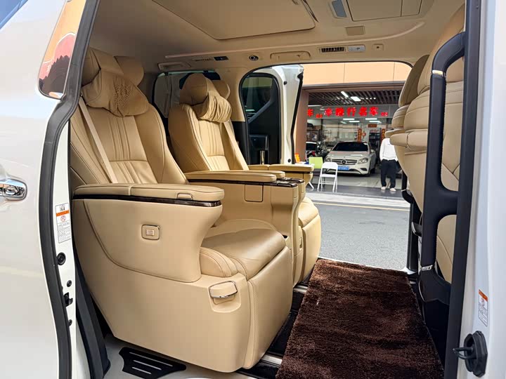 Фото 10 - Toyota Alphard