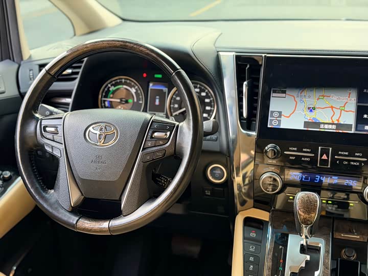 Фото 11 - Toyota Alphard