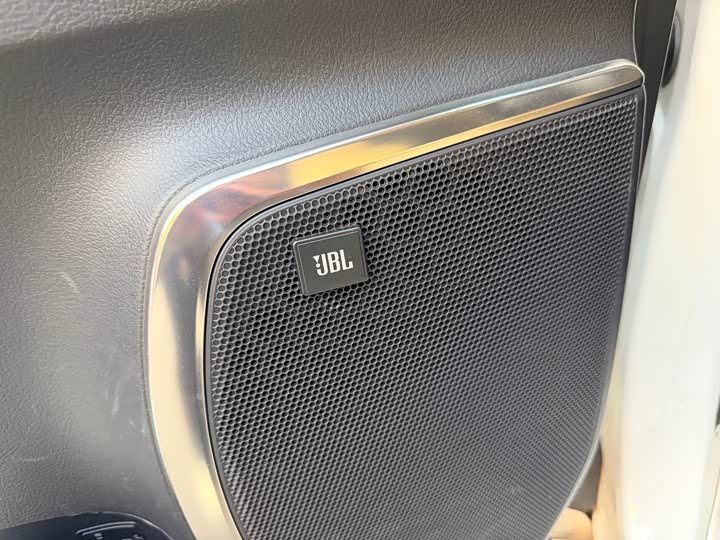 Фото 13 - Toyota Alphard