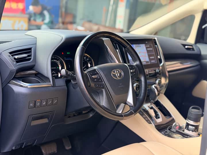 Фото 9 - Toyota Alphard