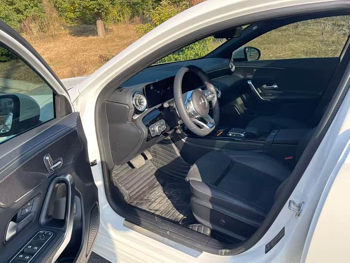 Фото 8 - Mercedes-Benz A-Class