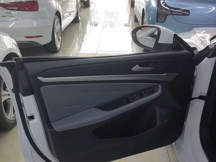 Фото 13 - Volkswagen Lamando L