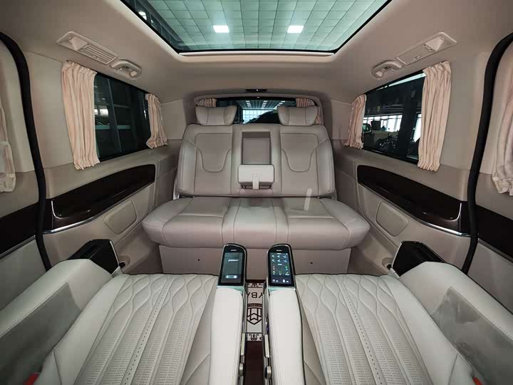 Фото 10 - Mercedes-Benz V-Class