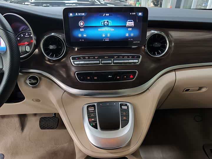 Фото 14 - Mercedes-Benz V-Class