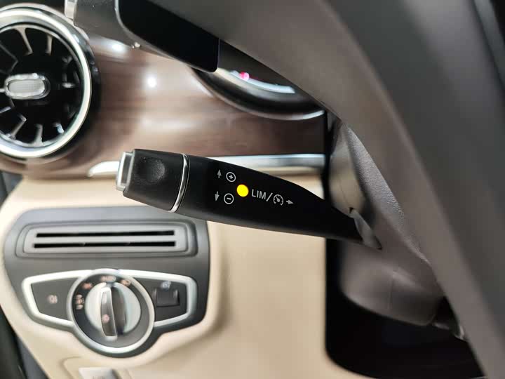 Фото 16 - Mercedes-Benz V-Class