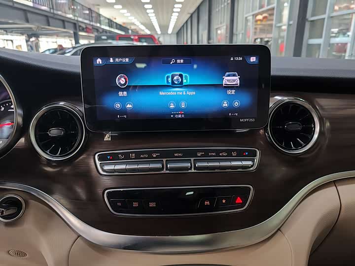 Фото 18 - Mercedes-Benz V-Class