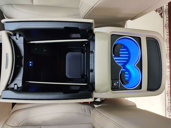 Фото 19 - Mercedes-Benz V-Class