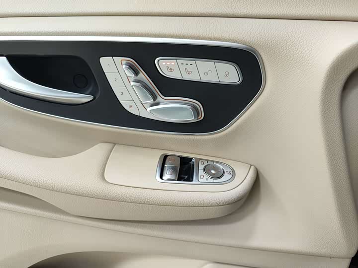 Фото 20 - Mercedes-Benz V-Class