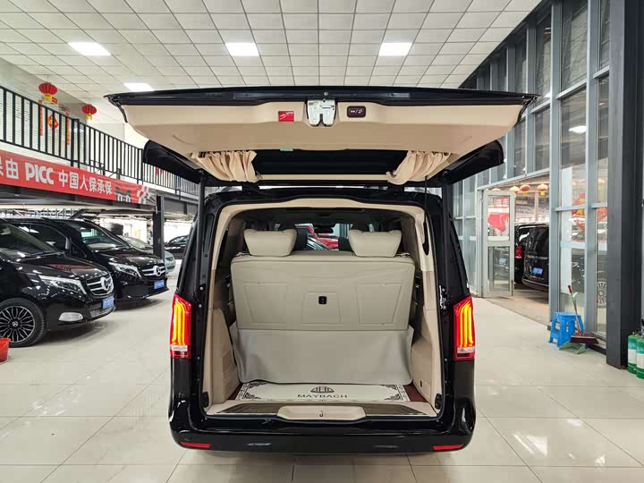 Фото 25 - Mercedes-Benz V-Class