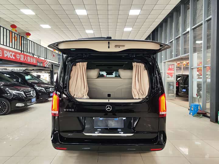 Фото 26 - Mercedes-Benz V-Class