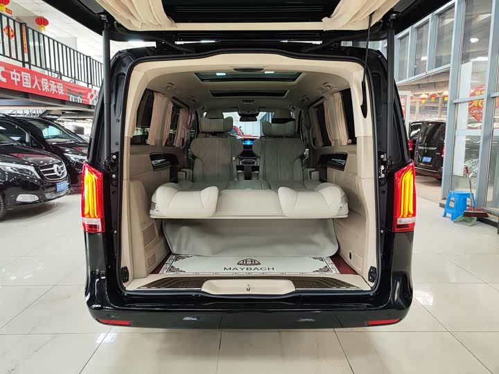 Фото 27 - Mercedes-Benz V-Class