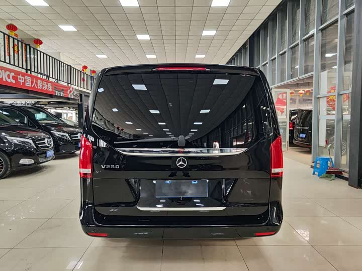 Фото 30 - Mercedes-Benz V-Class