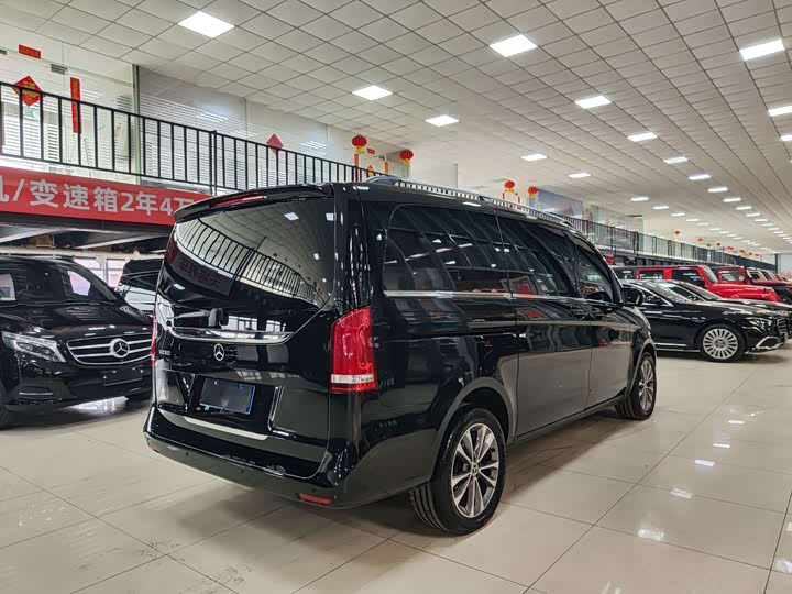 Фото 31 - Mercedes-Benz V-Class