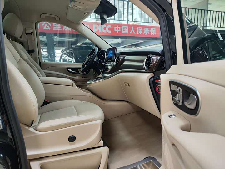 Фото 5 - Mercedes-Benz V-Class