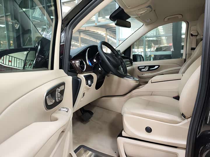 Фото 6 - Mercedes-Benz V-Class