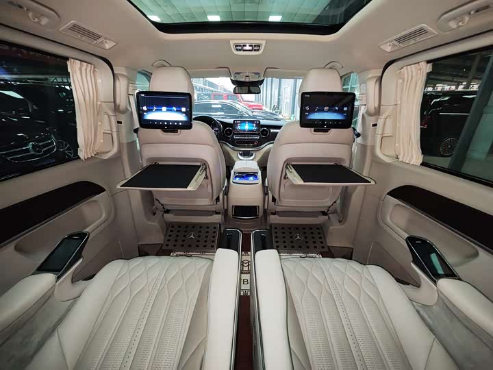 Фото 7 - Mercedes-Benz V-Class