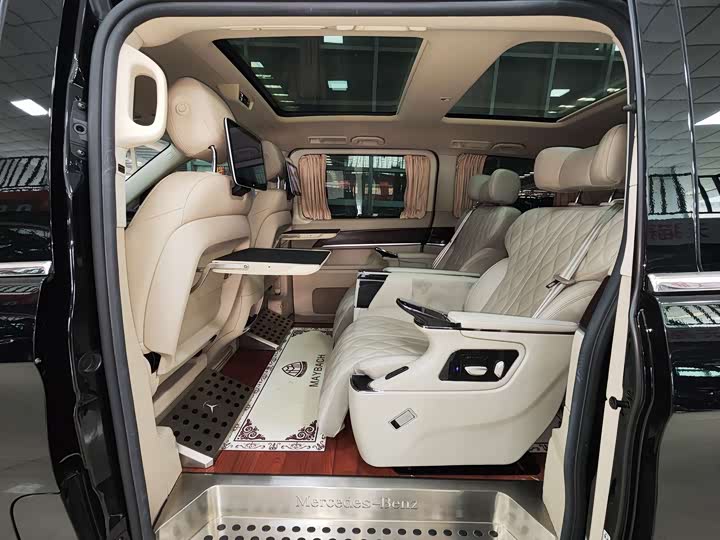 Фото 8 - Mercedes-Benz V-Class