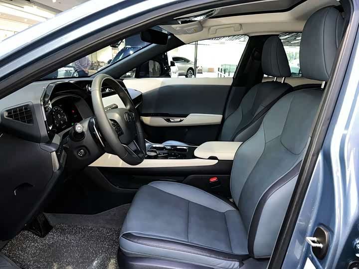 Фото 11 - Lexus RZ