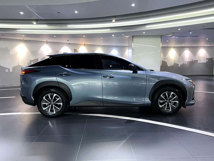 Фото 7 - Lexus RZ