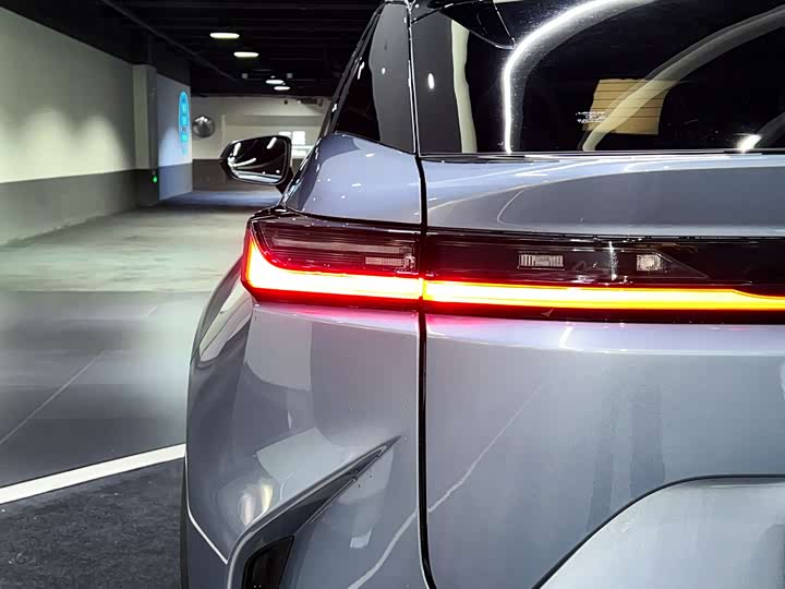 Фото 9 - Lexus RZ