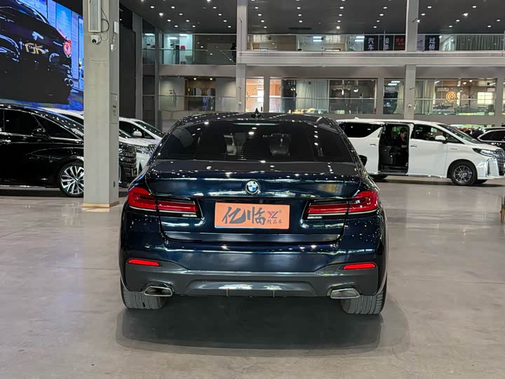 Фото 14 - BMW 5 Series