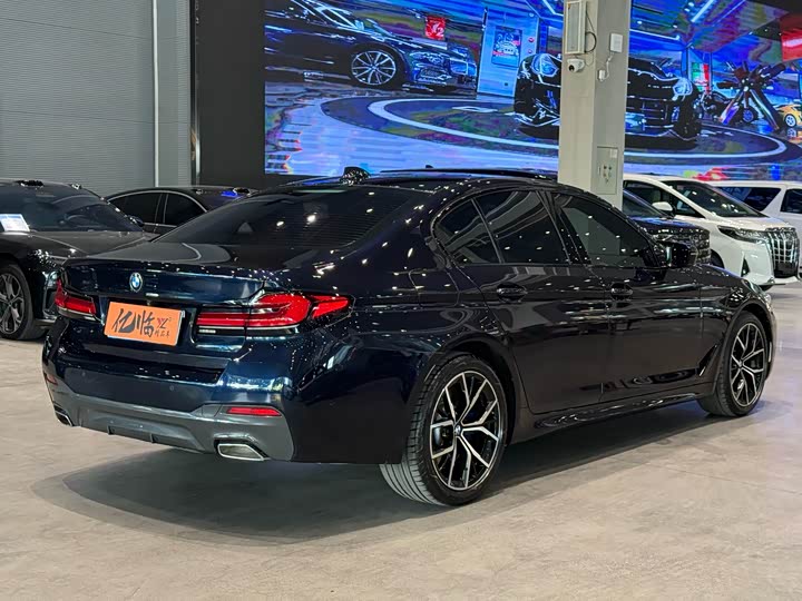 Фото 15 - BMW 5 Series