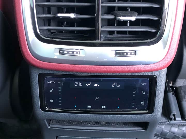 Фото 14 - Hongqi E-HS9