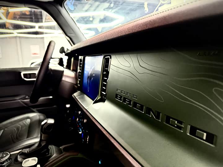 Фото 14 - Ford Bronco