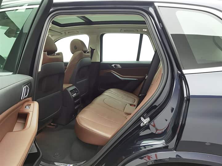 Фото 15 - BMW X5