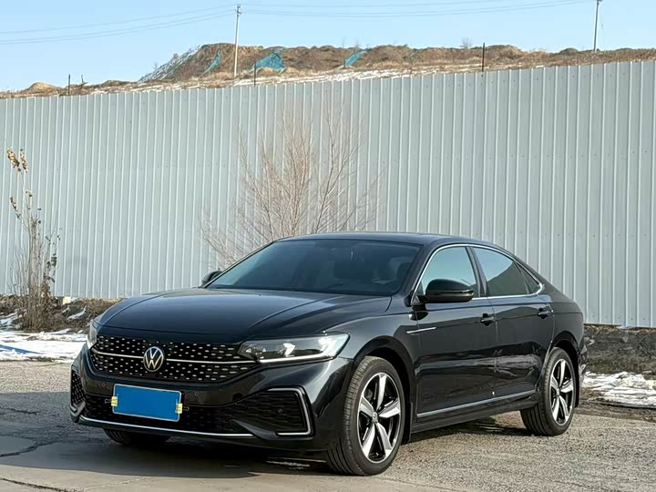 Фото 1 - Volkswagen Passat