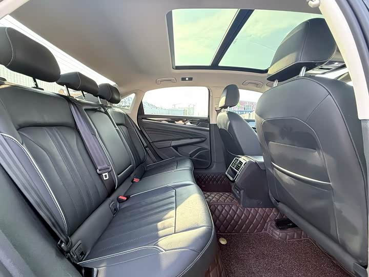 Фото 6 - Volkswagen Passat