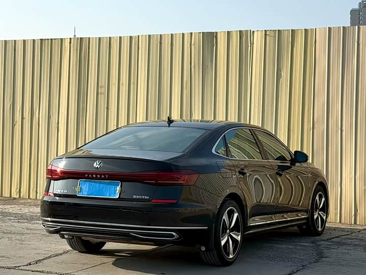 Фото 7 - Volkswagen Passat