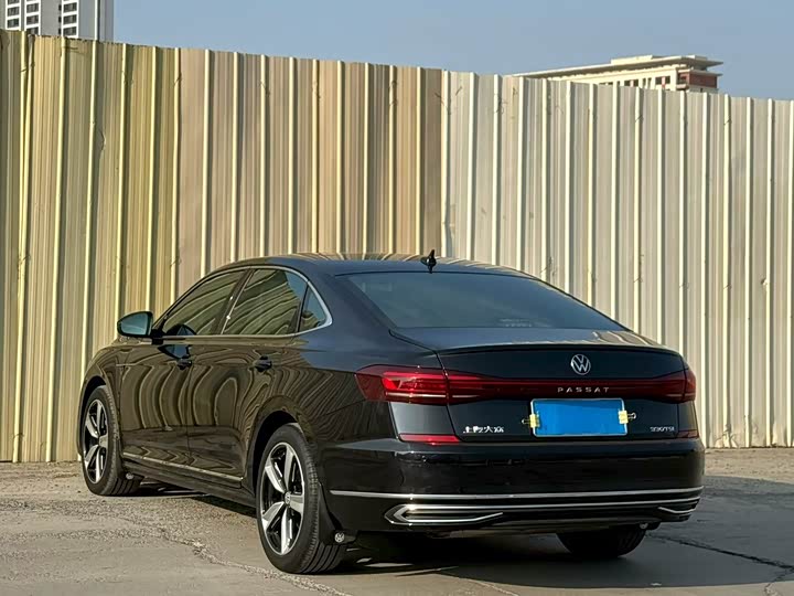 Фото 9 - Volkswagen Passat