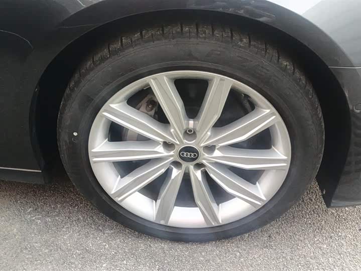 Фото 6 - Audi A6L