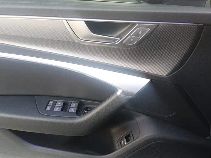 Фото 7 - Audi A6L