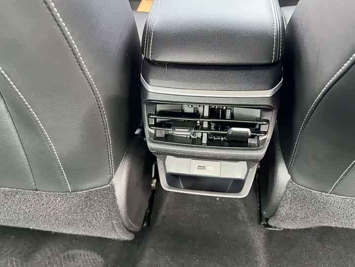 Фото 16 - Geely Emgrand