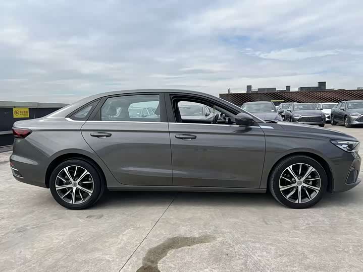 Фото 4 - Geely Emgrand