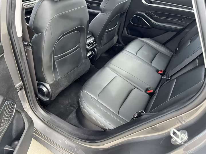 Фото 9 - Geely Emgrand