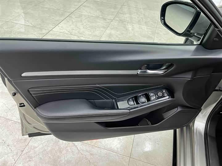 Фото 10 - Nissan Teana