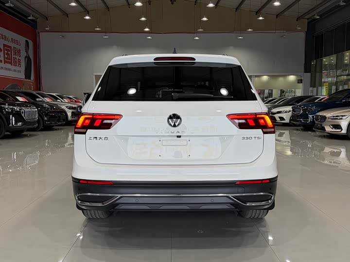 Фото 18 - Volkswagen Tiguan L Pro