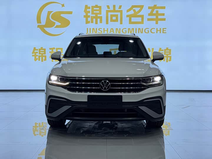Фото 3 - Volkswagen Tiguan L Pro