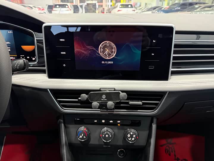 Фото 8 - Volkswagen Tiguan L Pro